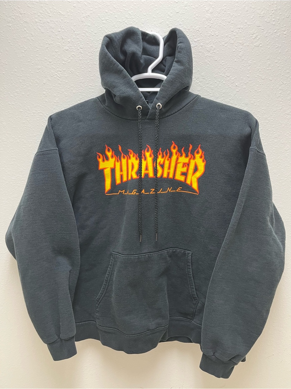 Thrasher Magazine Flame Logo Black Pullover Hoodie Mens Size L Pockets